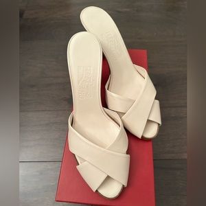 FERRAGAMO Women’s Leather Sandel Size 10 2A